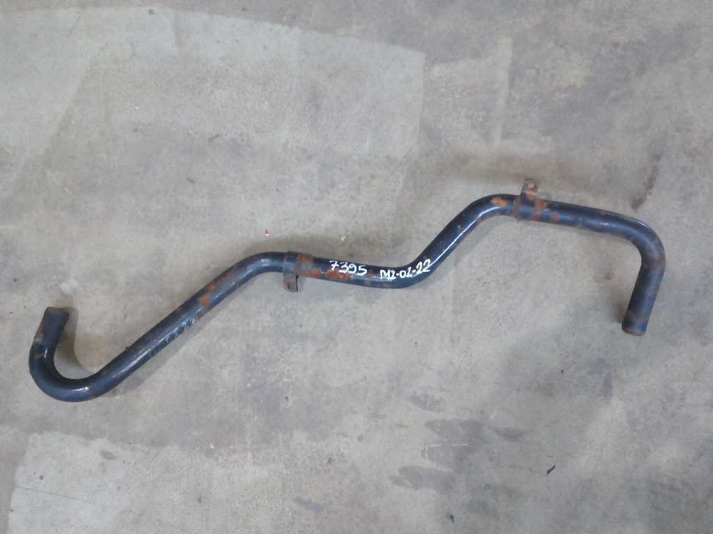 патрубок системы охлаждения б/у \ 32/880